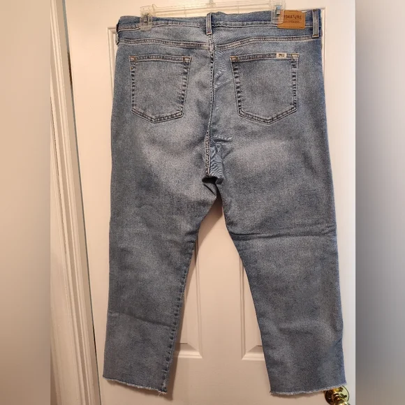 Levi's Light Blue Denim Jeans - Picture 2 of 11